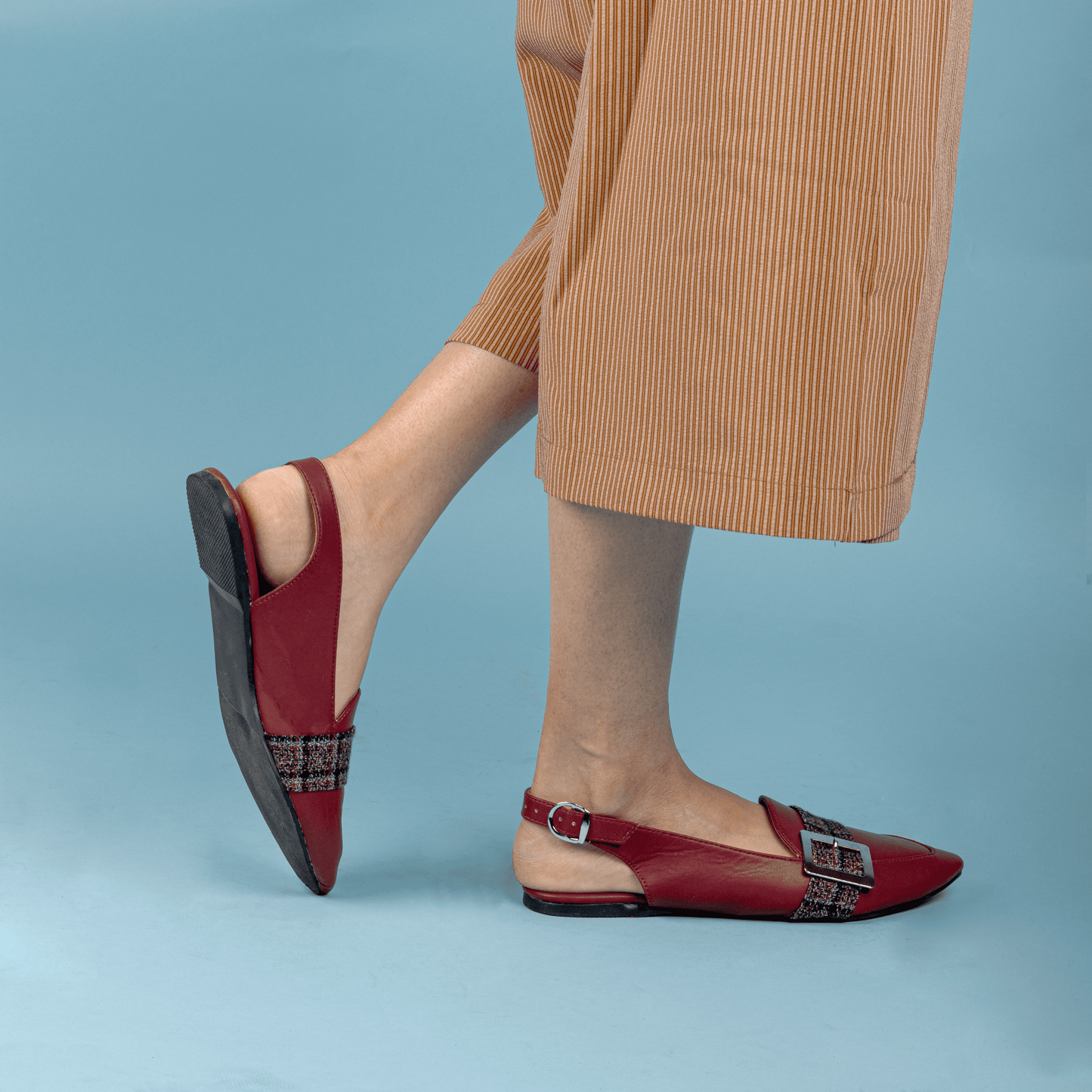 Tweed strap with slingback in maroon