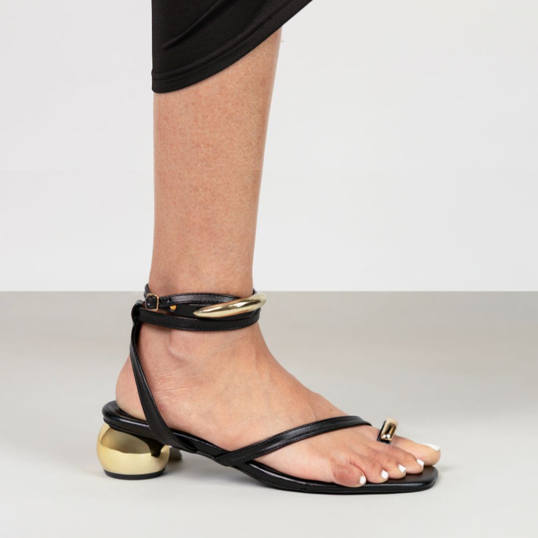 Arc in Black