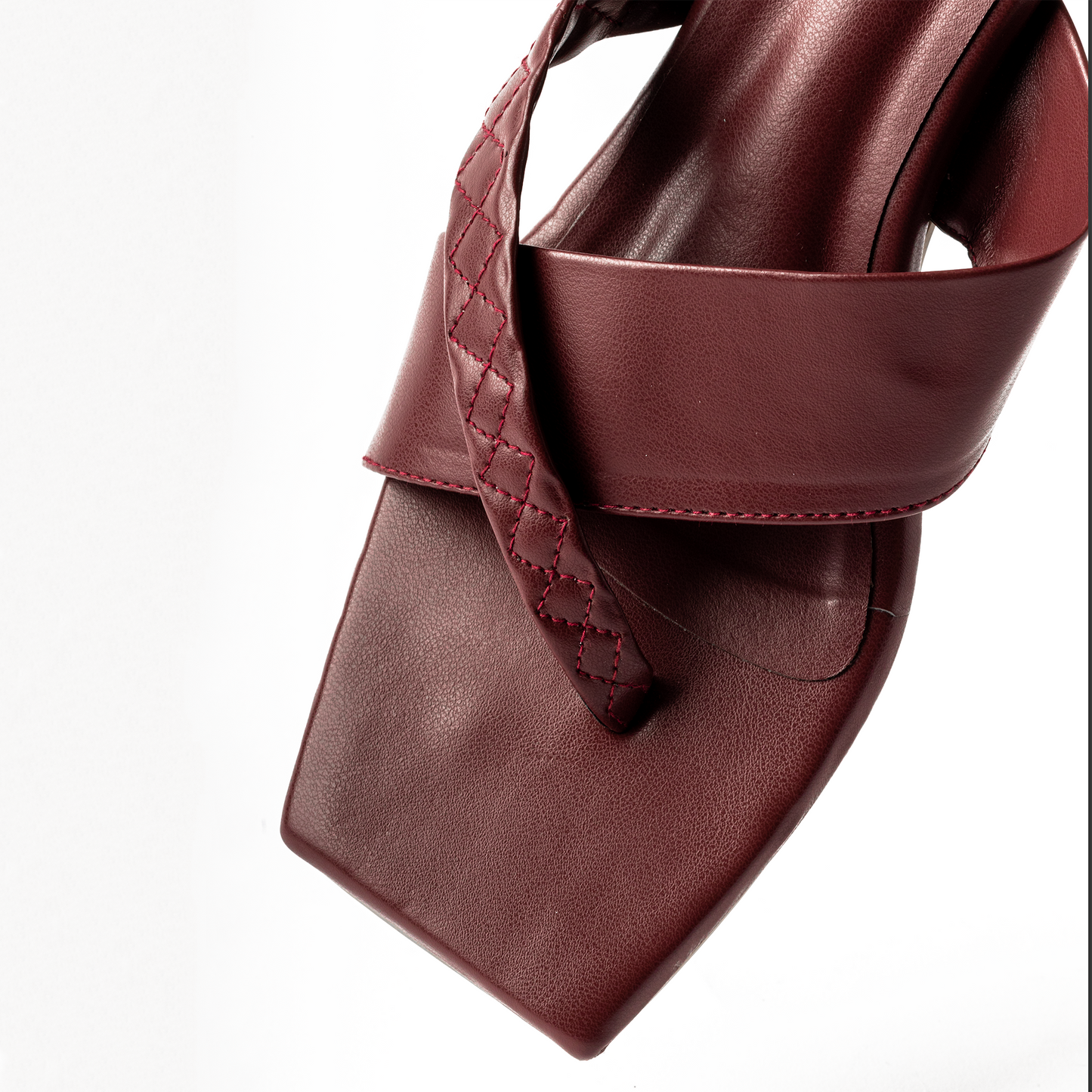 Double strap heel in Wine